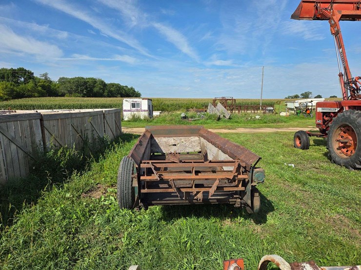 lorenz-10’-x-4’-single-axle-manure-spreader-image-3