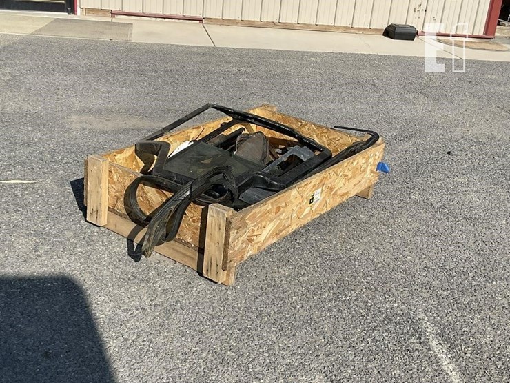 pallet-of-new-holland-and-bobcat-door-glass-image-4