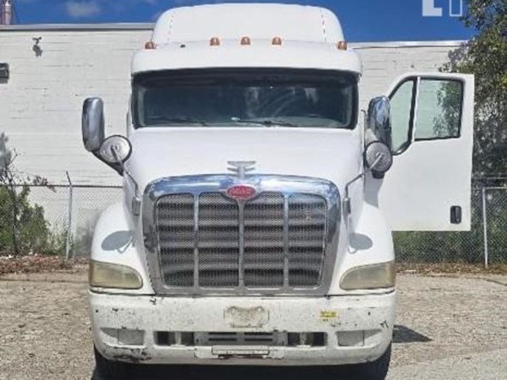 2010-peterbilt-387-image-2