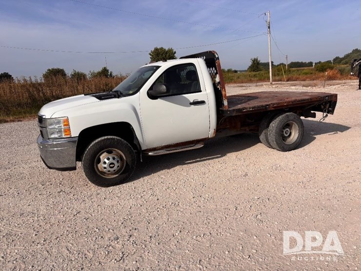 2012-chevrolet-3500-image-15