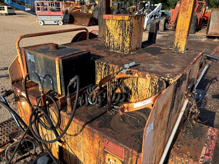 #3478-•-leeboy-4250-tar-pot-trailer-image-8
