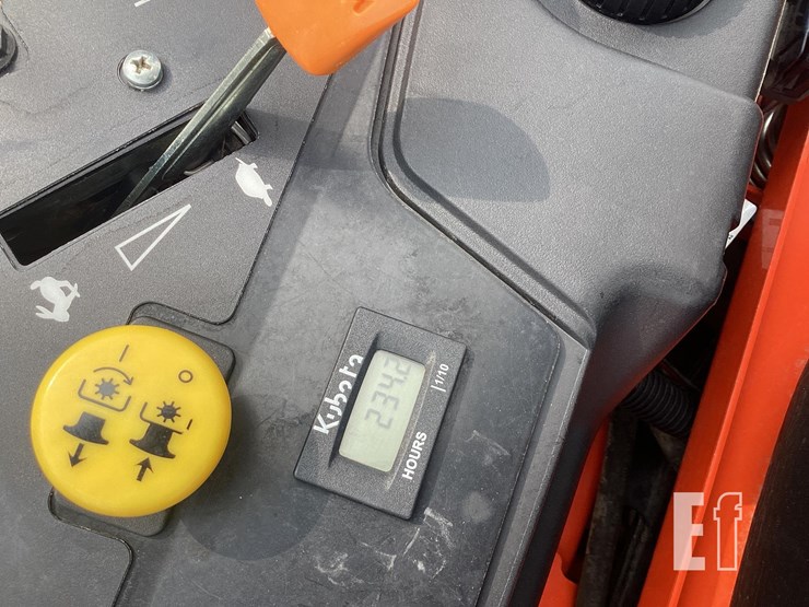 2017-kubota-z724x-image-15