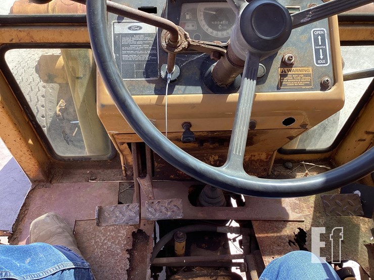 1983-ford-555-image-17