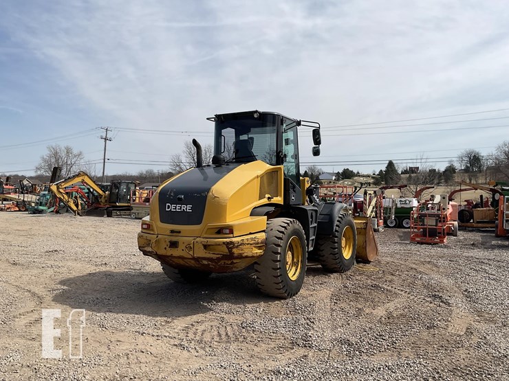 2019-deere-344l-image-4