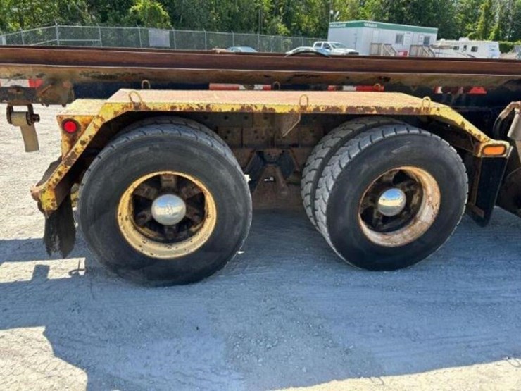 2002-freightliner-fl112-image-53