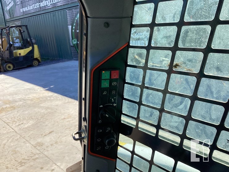 2020-bobcat-t76-image-23