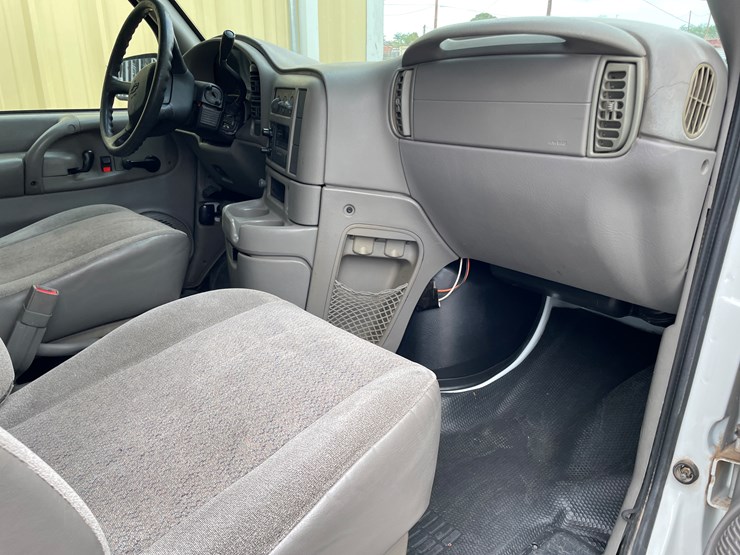 2004-chevrolet-astro-image-15