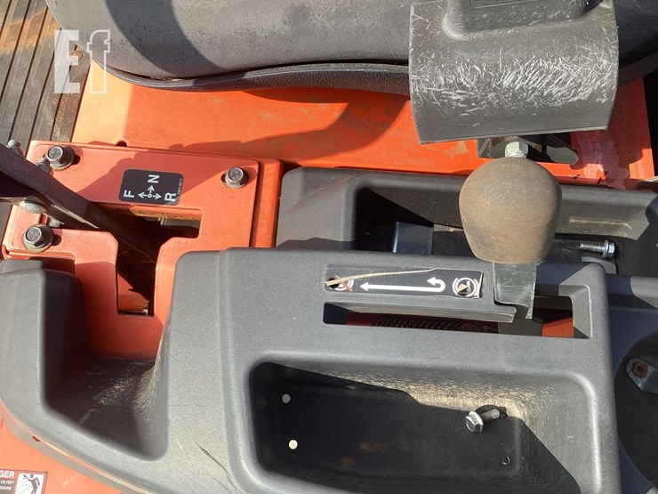 2014-kubota-z122r-image-10