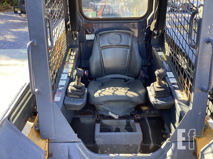 2012-deere-320d-image-22