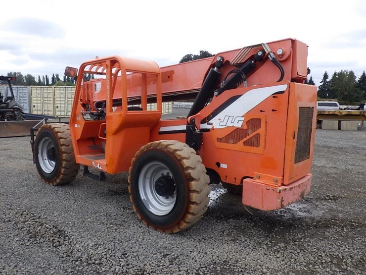 2014-jlg-8042-image-5