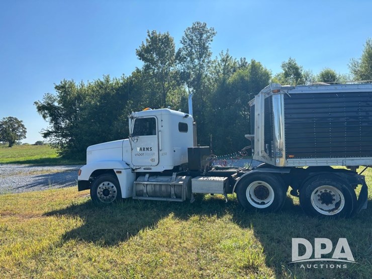1997-freightliner-fld120-image-3