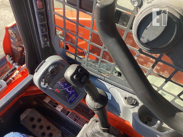 2018-kubota-ssv65-image-15