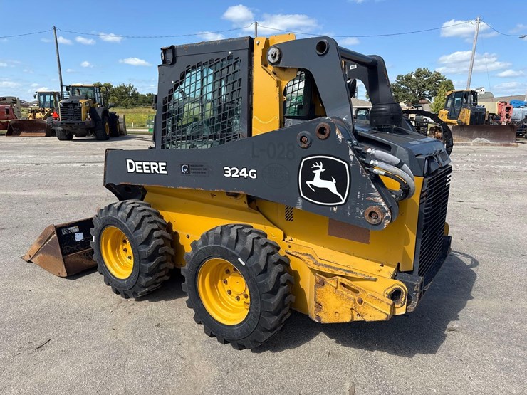 2020-deere-324g-image-2