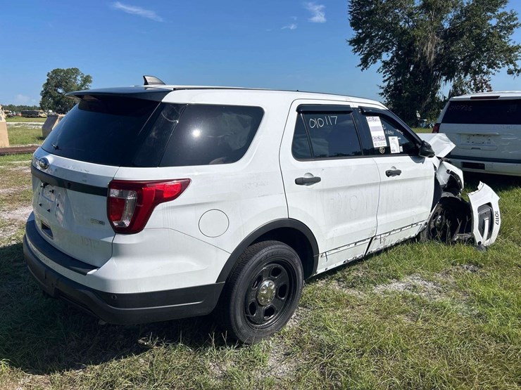 2018-ford-explorer-image-3
