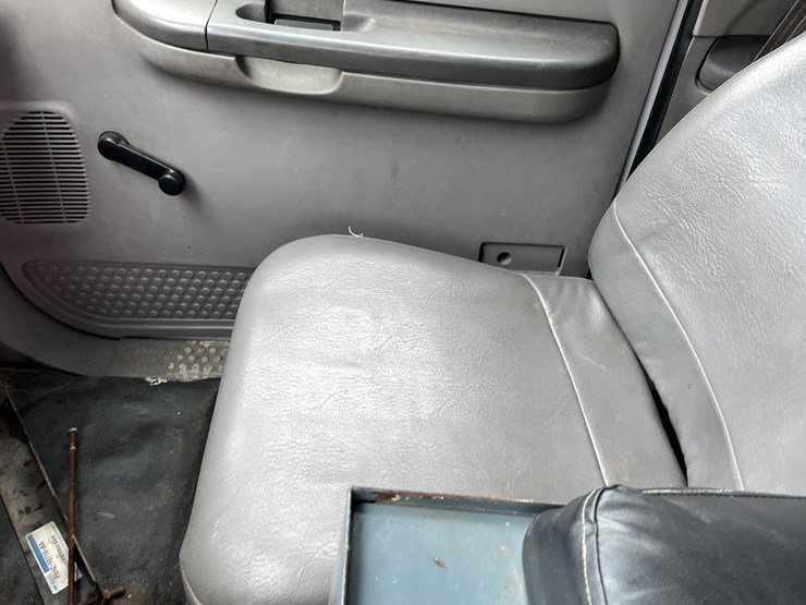 2001-ford-f750-image-63