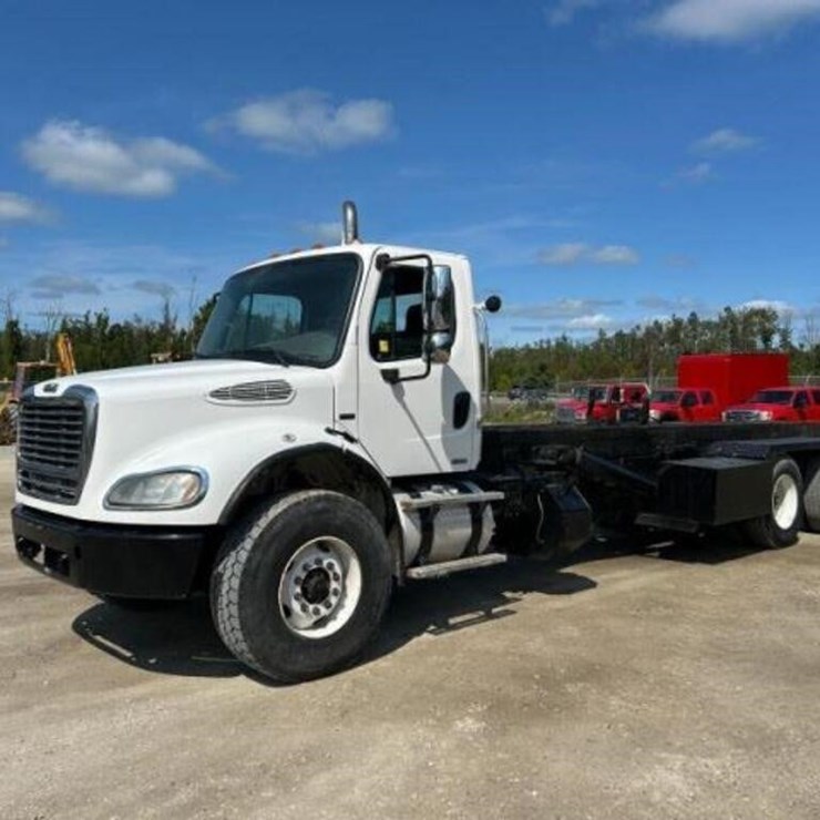 2005 Freightliner M2112 Business Class M2 T/A 1FVH