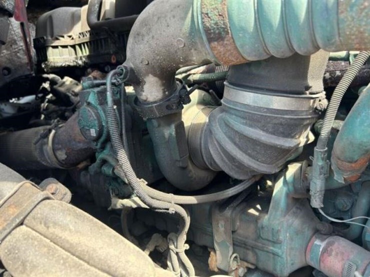 2015-volvo-t/a-hiway-tractor---sleeper-4v4nc9eh5fn-image-29