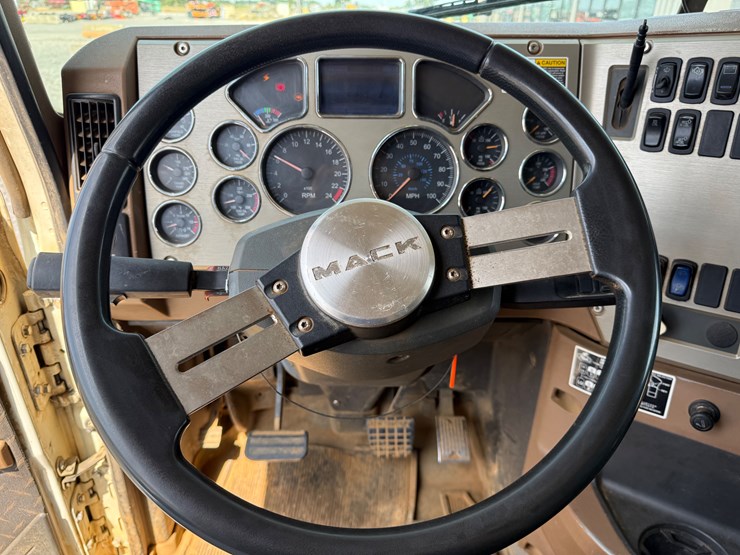 #11-•-#5197-•-2008-mack-granite-t/a-daycab-dump-truck-1m2ax04c68m003392-image-102