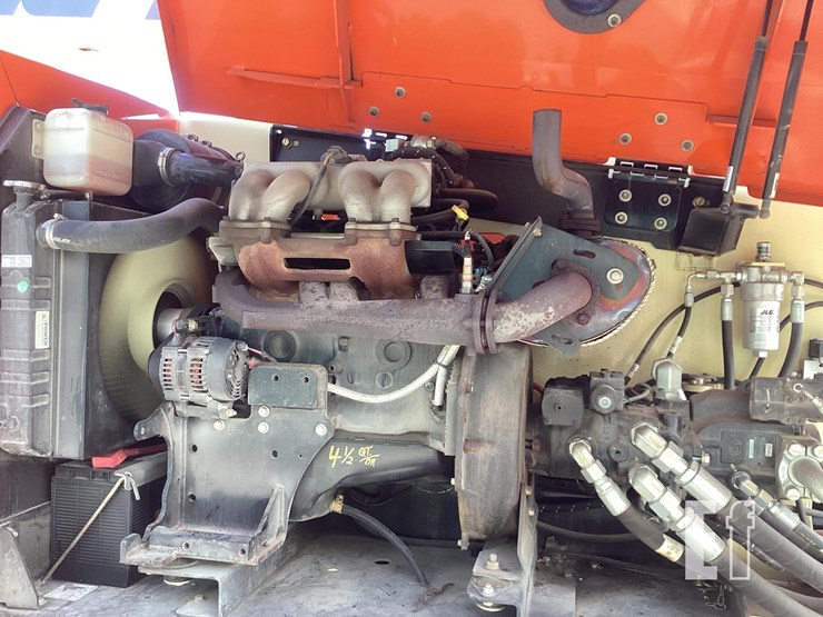2015-jlg-740aj-image-16