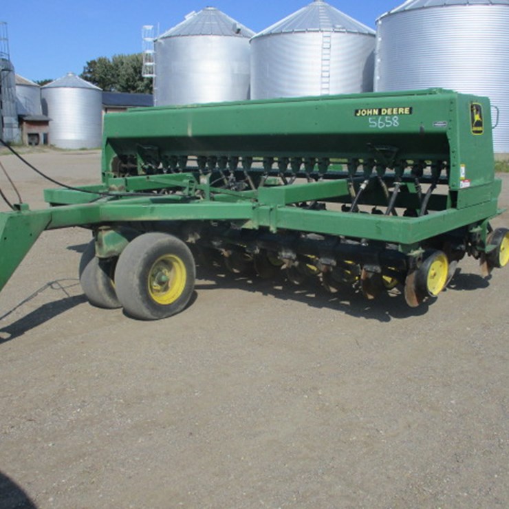 JOHN DEERE 750