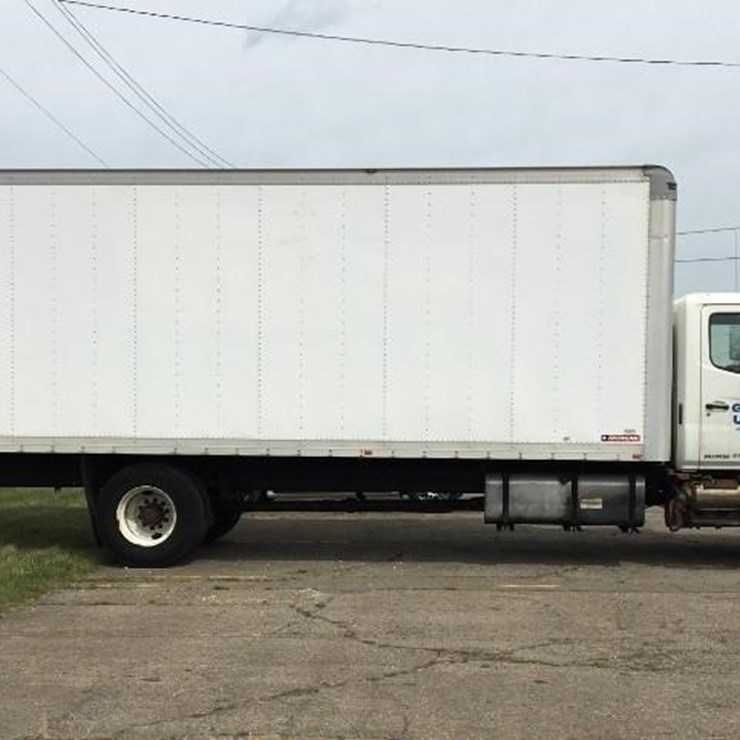 2013 HINO 338