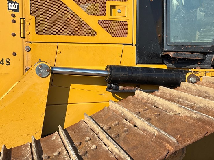 2015-caterpillar-d6n-lgp-image-12
