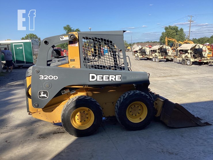 2012-deere-320d-image-9