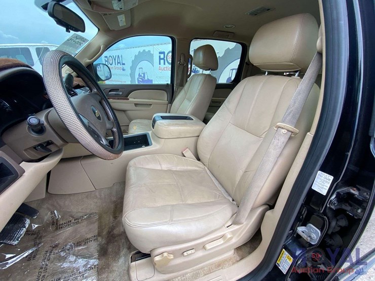2011-chevrolet-suburban-image-12