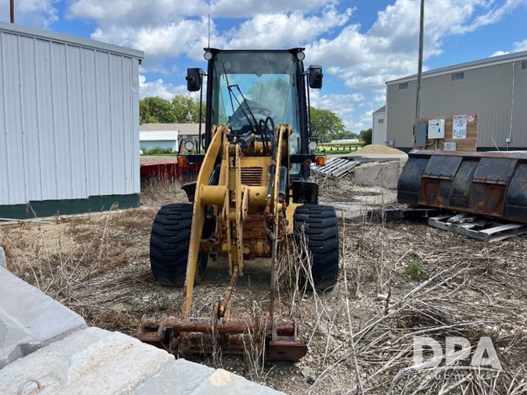 2015-caterpillar-903c-image-3