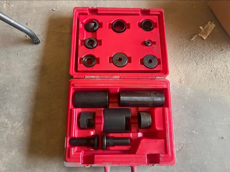 #2029-•-rotunda-ford-essential-service-kit-image-1
