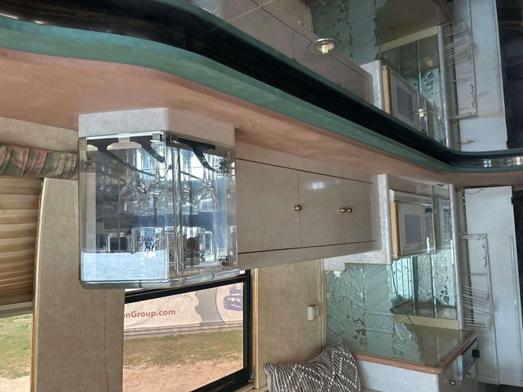 1994-prevost-liberty-coach-40ft-class-a-motorhome-image-24