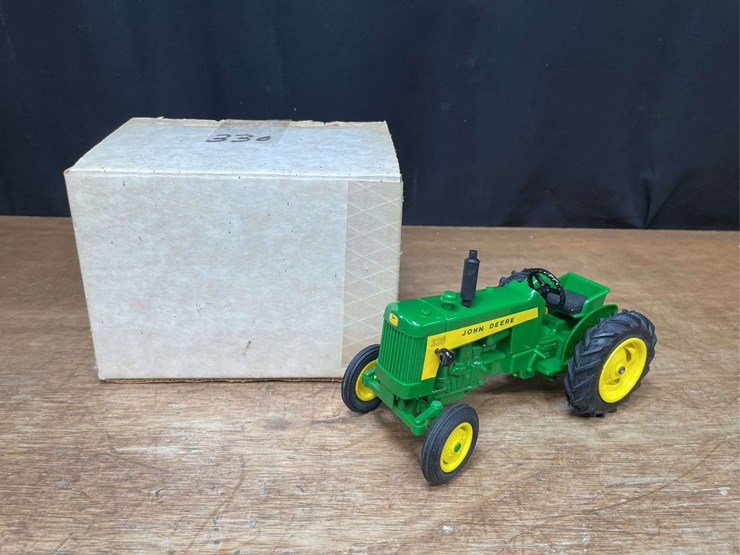 john-deere-330-image-1