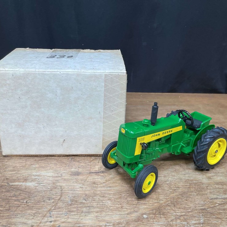 JOHN DEERE 330