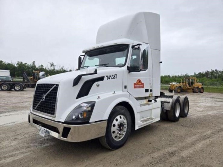 2012-volvo-d13-t/a-hiway-tractor---day-cab-4v4nc9e-image-1