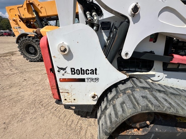 2016-bobcat-t740-image-27