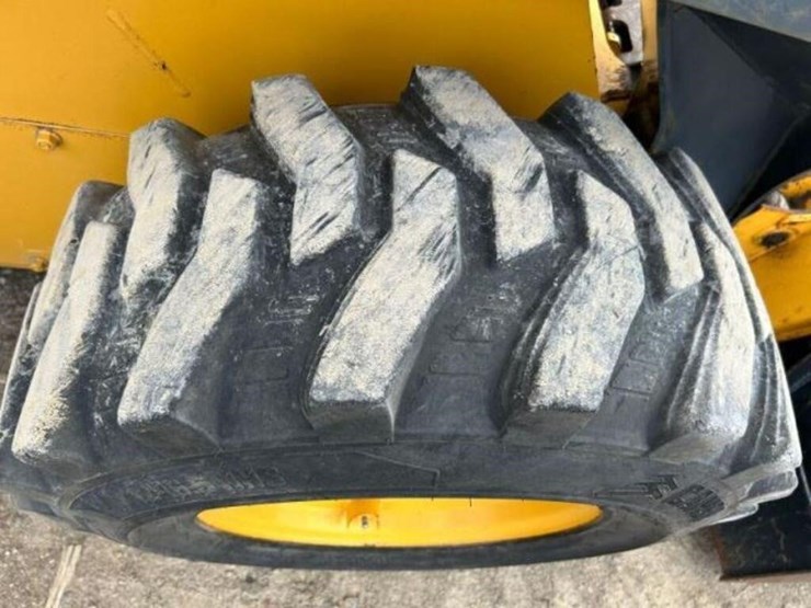 2017-deere-320e-image-61