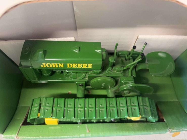 john-deere-16-image-11