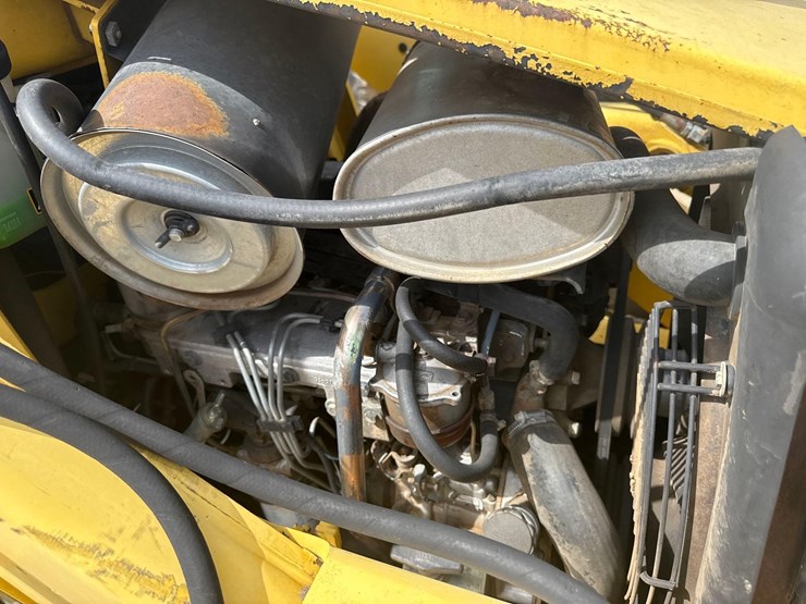 new-holland-555e-image-11