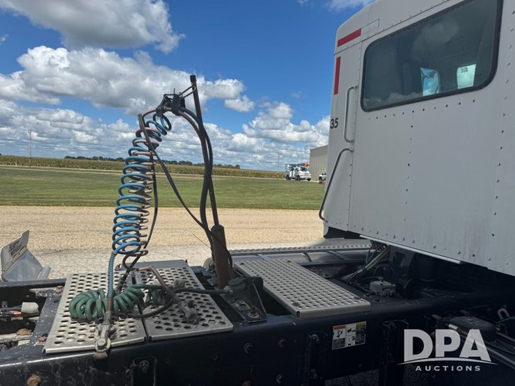 2011-kenworth-t800-image-5