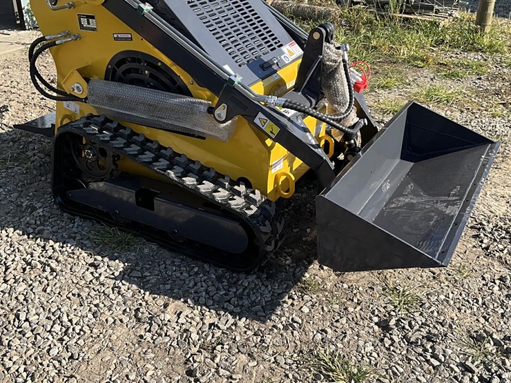 landhero-ldh-s460-mini-skid-steer-9024-image-3