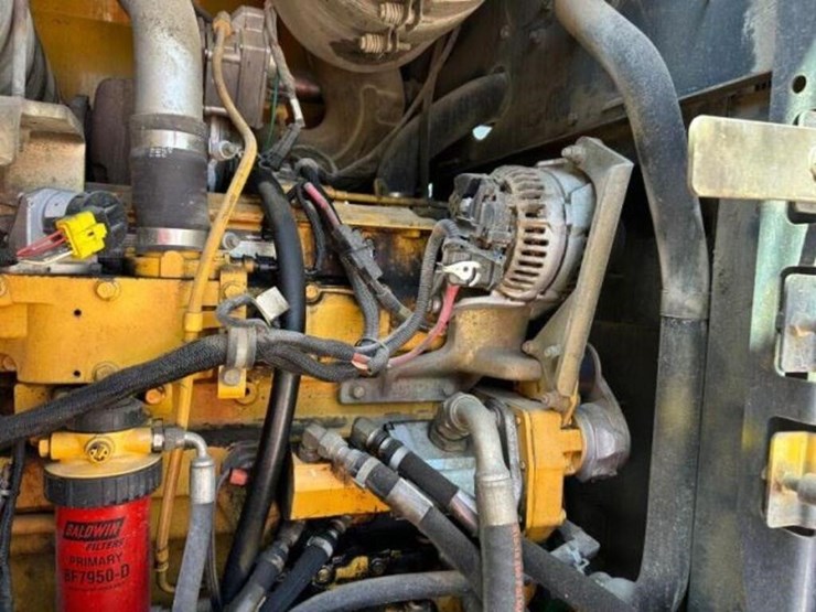 2012-deere-624k-image-17