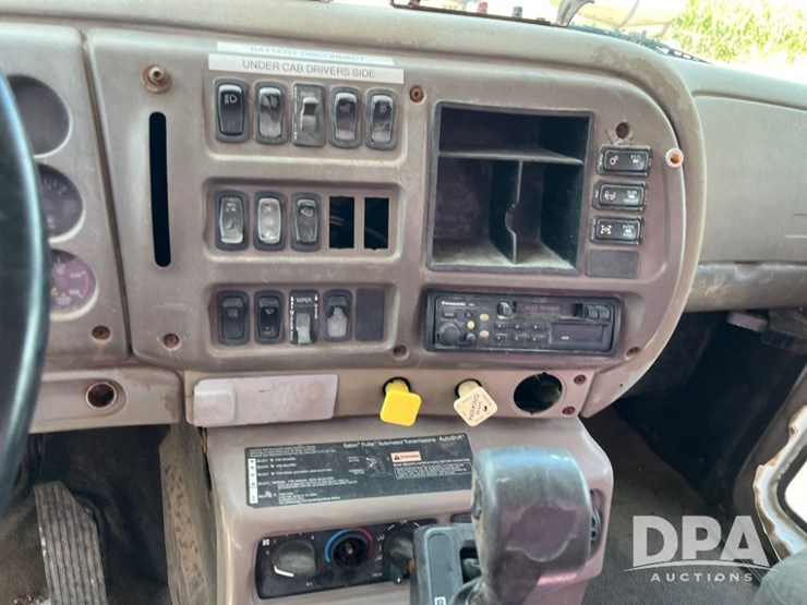 2002-mack-ch613-image-54