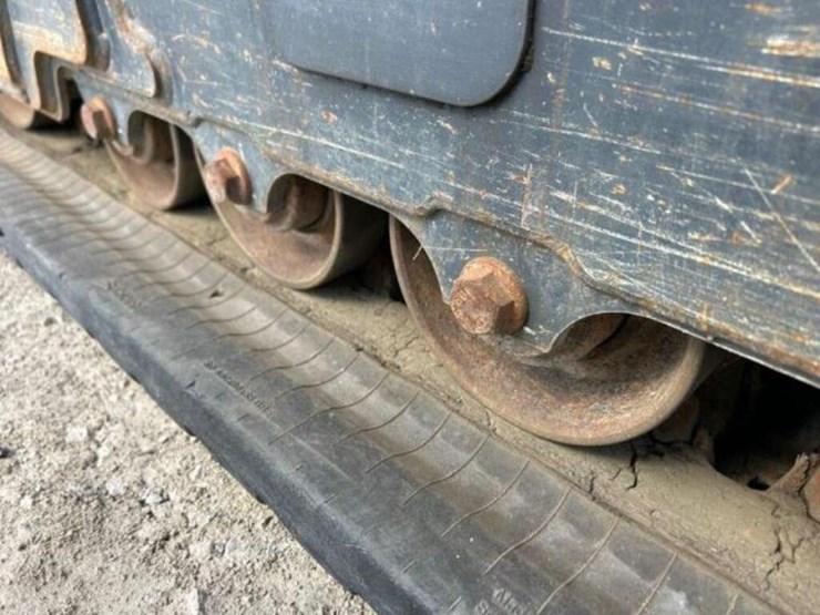 deere-331g-image-44