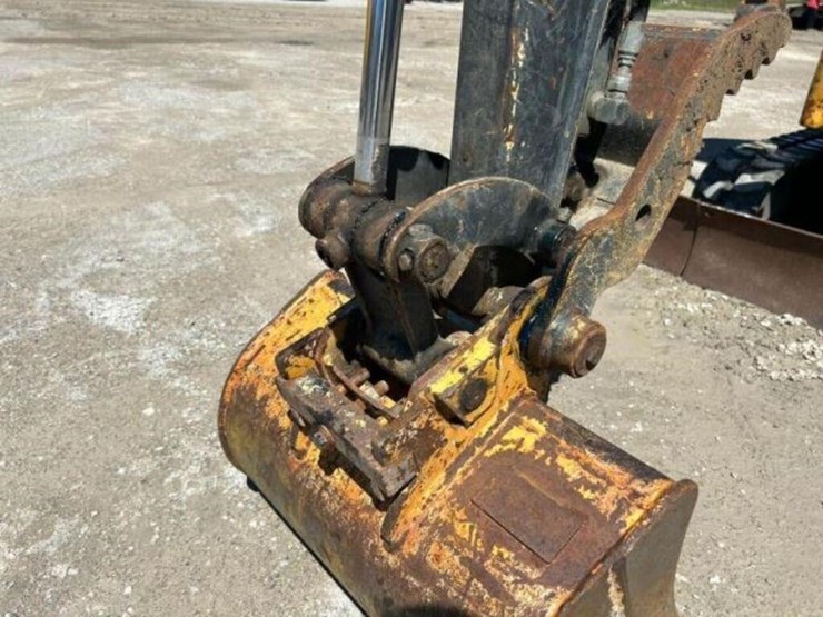 2015-deere-17g-image-43