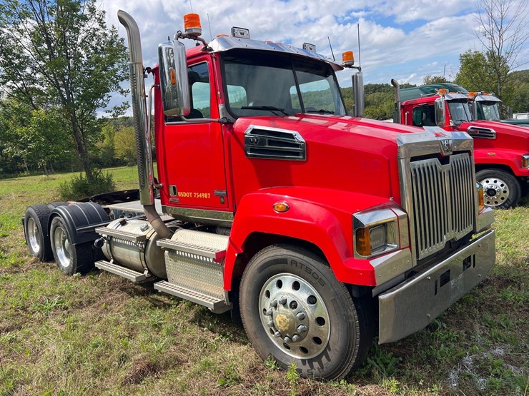 2017-western-star-4700sf-image-3