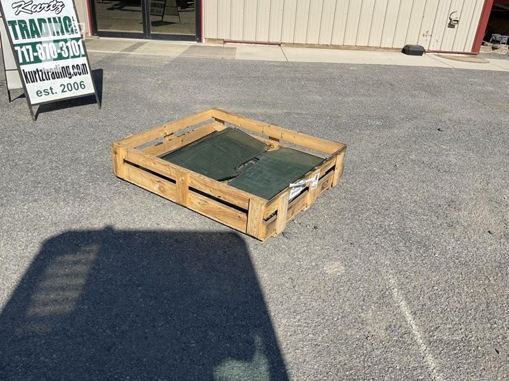 pallet-of-bobcat-g-series-side-glass-image-4