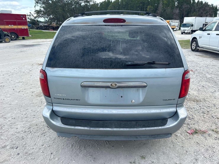 2006-chrysler-town-&-country-image-19