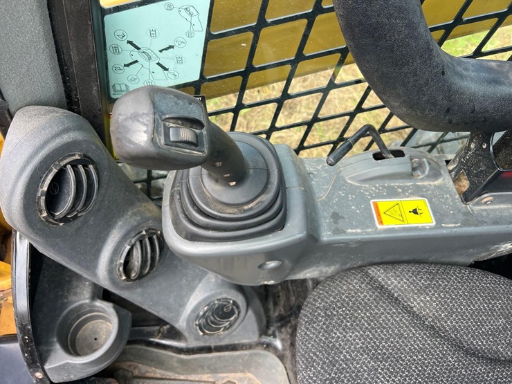 2017-caterpillar-262d-image-17