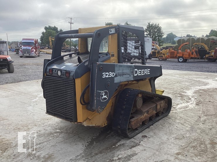 2010-deere-323d-image-4