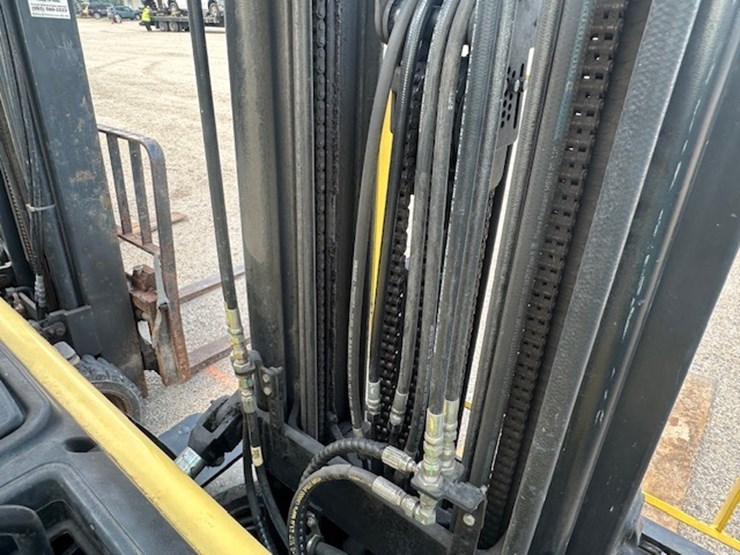 #2083-•-2019-hyster-50-port-forklift-image-32